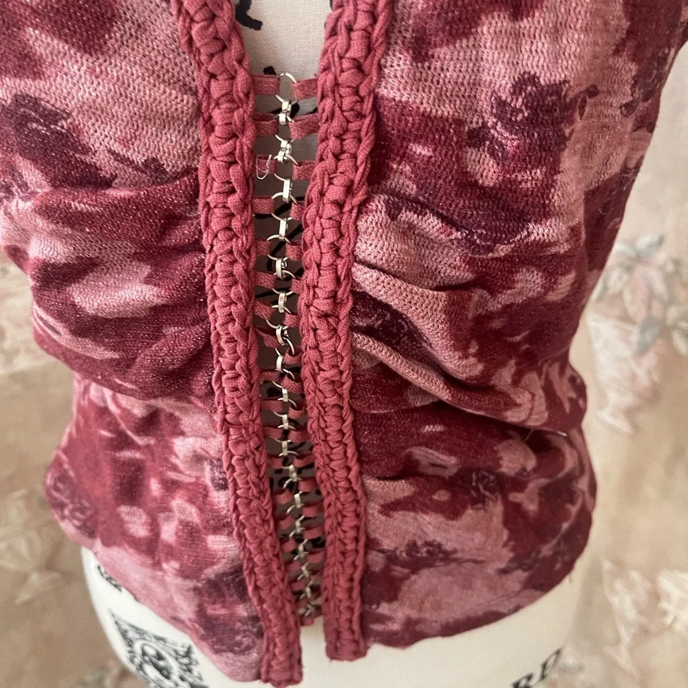 FREE PEOPLE REMIE TANK STYLE  RED FLORAL TOP MEDIUM AND LARGE - Picture 4 of 5